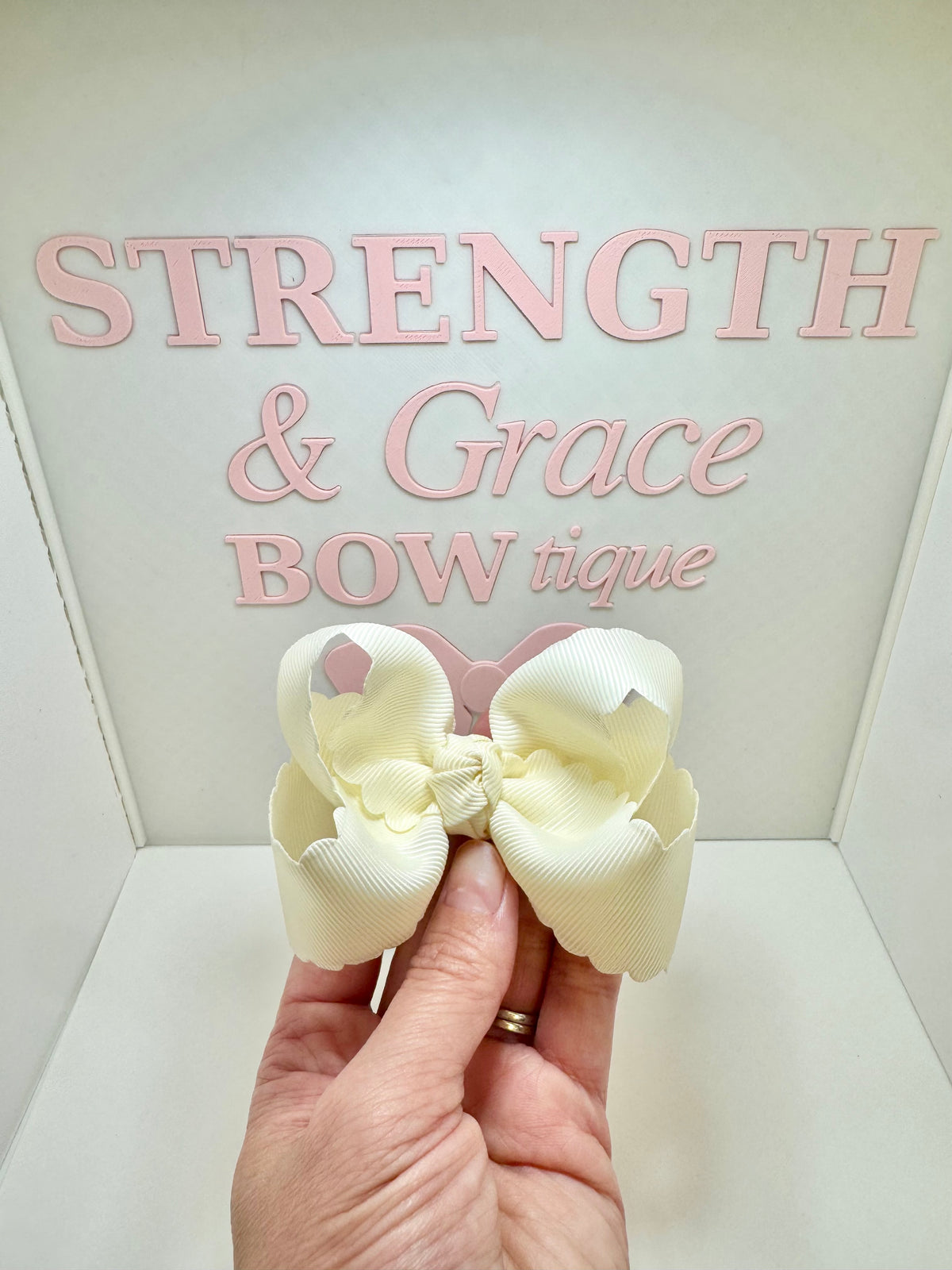 Strength Bow Scalloped edge